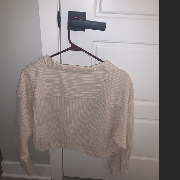 NWT wrapped cropped blouse - Picture 3 of 3